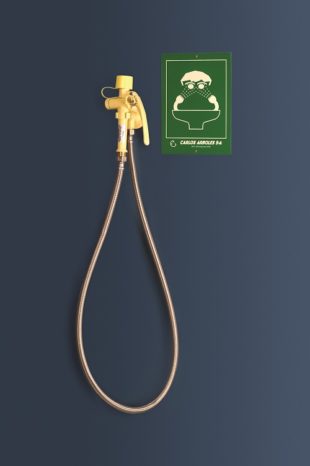 Wall Fed Single Head Eye Wash With Hose