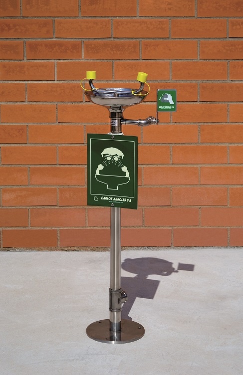 floor mounted eyewash station