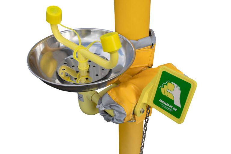 Outdoor Safety Shower With Eyewash and Trace Heating